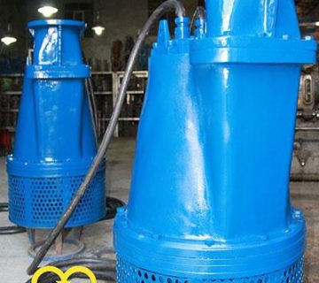 پمپ کف‌کش صنعتی برای تخلیه آب زیرزمین‌ها و پارکینگ‌ها بدون پاشش آب